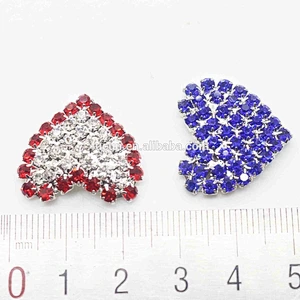 Customized 2018 fashion Colorful heart shape rhinestone brooch in bulk