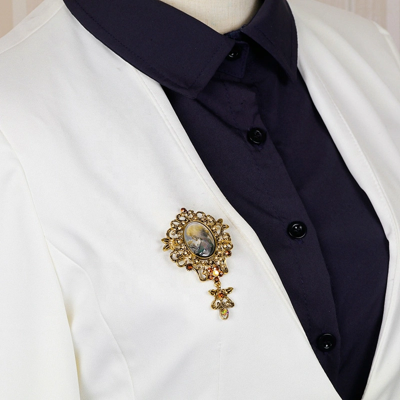 New arrival!! Vintage Style Shell Lady Head Brooch Antique Gold Brooch