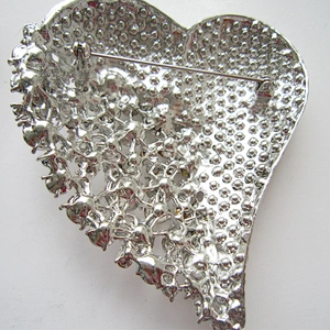 Top grade bulk crystal fancy strass heart design rhinestone bridal favor brooch pin