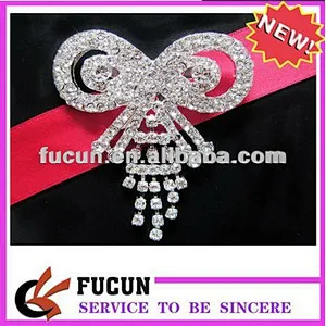 Wedding Bridal Elegant Crystal Rhinestone Diamante Silver Dangling Brooch Pin