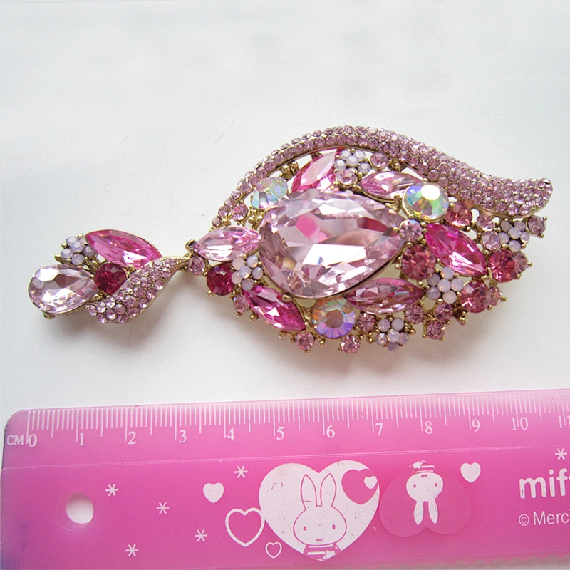 Latest design wholesale fancy pink large jewel brooch pin for dress decoration