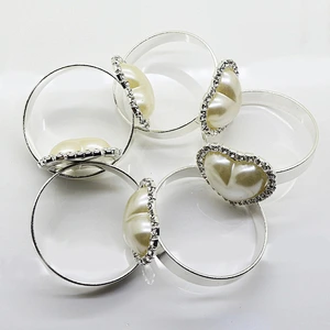 new arrival wholesale heart style crystal pearl wedding napkin ring for table decoration