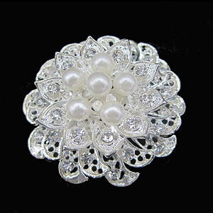 hot selling clear chair sash pearl and rhinestone wedding brooch