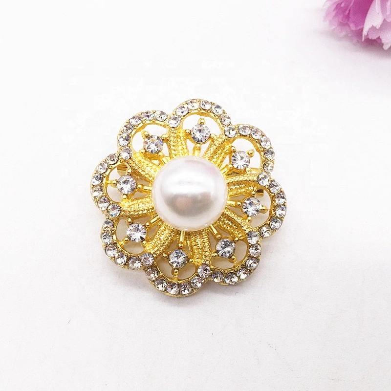 Hot sale 32mm low price pearl gold metal flower brooch for women