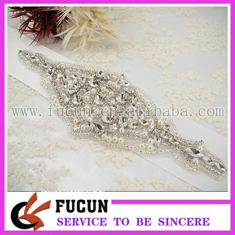Ivory wedding sash, bridal sash belt, satin ribbon with beaded applique
