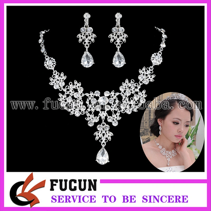 SILVER CLEAR INDIAN COSTUME JEWELLERY NECKLACE EARRINGS CRYSTAL SET NEW BRIDAL