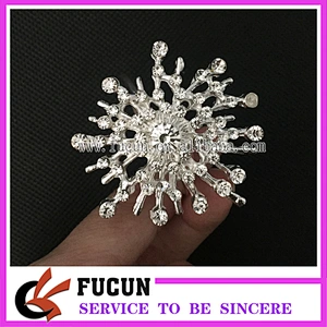 Wholesale Cheap Personality Irregular Design Bridal Crystal Napkin Ring for Wedding Table Decor