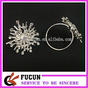 Wholesale Cheap Personality Irregular Design Bridal Crystal Napkin Ring for Wedding Table Decor
