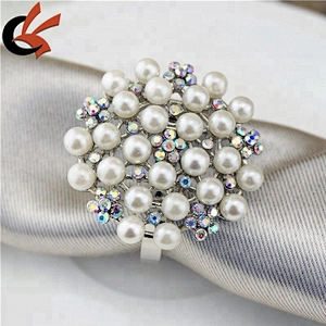 Fashion Style Wedding Pearl Rhinestone Napkin Rings Crystal Napkin Holder