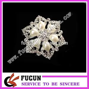 China Supplier Wholesale for Decoration rhinestone brooch