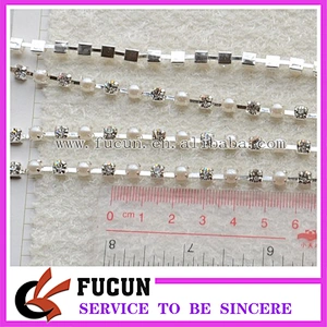 Guangzhou factory cheap price rhinestones and pearls loose cup chain trimming for clothing