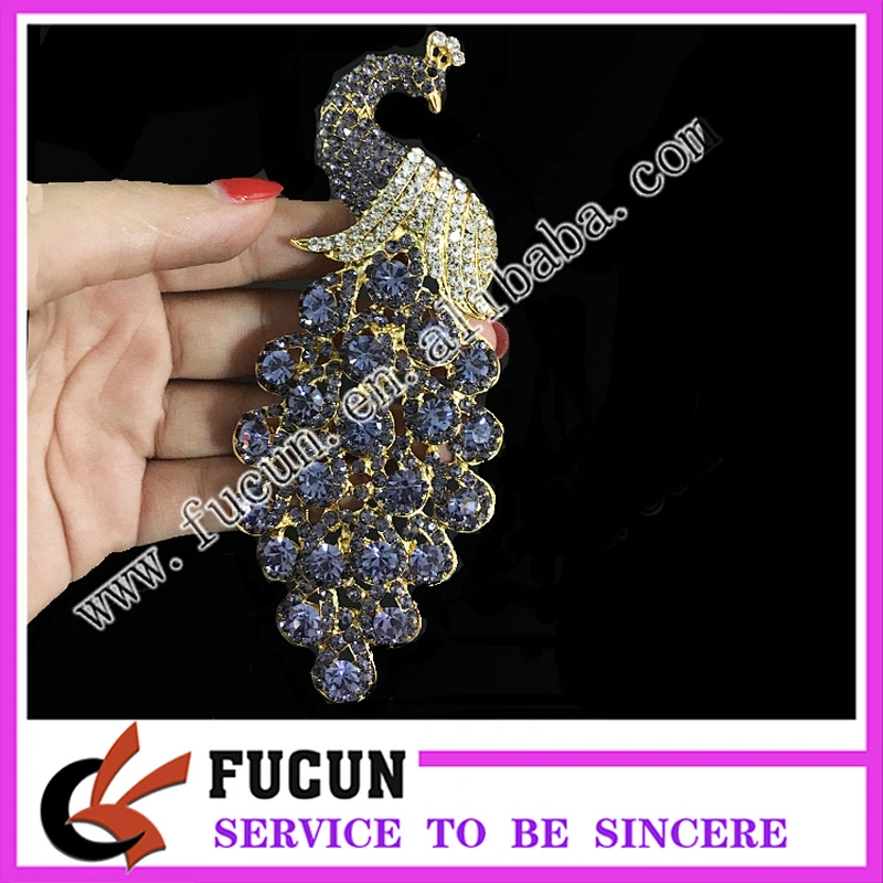 gold alloy fashion jewelry diamante crystal peacock brooch for wedding gift decoration