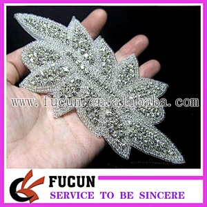 China manufacturer rhinestone pearl appliques beads accessories