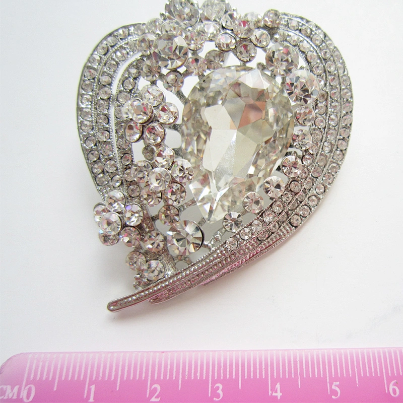 Korea Wedding Latest Customized Crystal Heart Jewelry Diamond Valentine Brooch Design
