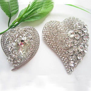 Top grade bulk crystal fancy strass heart design rhinestone bridal favor brooch pin