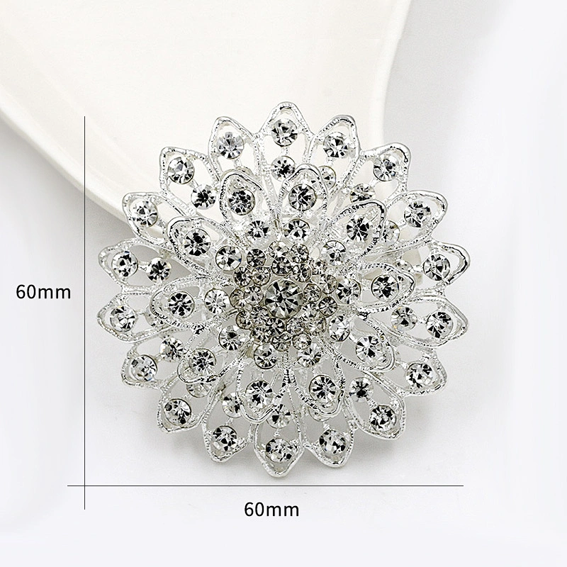 Customized latest new wedding design women crystal brooch wholesale