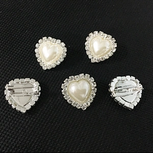 wholesale fancy 20mm mini heart shaped rhinestone white pearl button