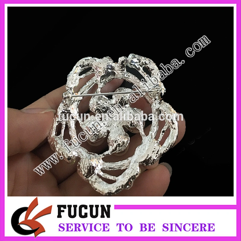 Hot sale fashion jewelry crystal brooch for clothes women wholesale