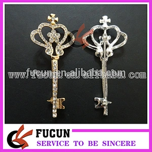 customized cheap fashion rhinestone diamond KEY shaped brooch with safety pin wholesale wedding invitation