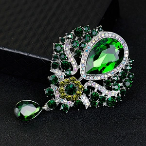 2018 New Style Gold Vintage Large Crystal Decorative Safety Brooch Pin