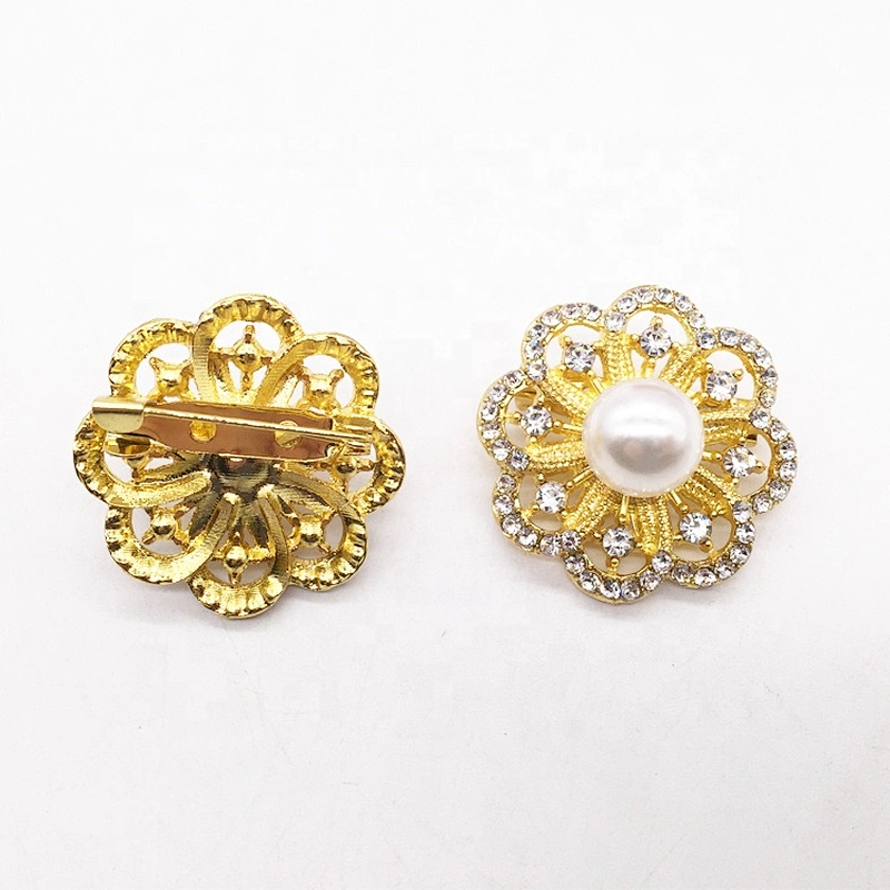 Hot sale 32mm low price pearl gold metal flower brooch for women