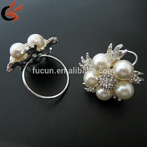 2018 bulk wholesale pearl rhinestone flower napkin rings for wedding table decoration