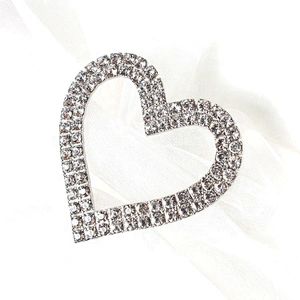 Making hollow love heart-shaped napkin ring rhinestone towel napkin ring for Valentine's day table jewelry accessories