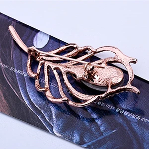 Latest Fashion jewelry Crystal Peacock Feather Brooches For Women Scarf