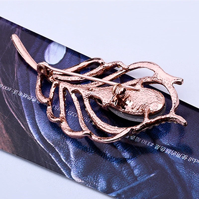 Latest Fashion jewelry Crystal Peacock Feather Brooches For Women Scarf