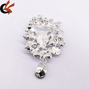 Latest Fashion China wholesale fancy glass rhinestone crystal brooch women pin