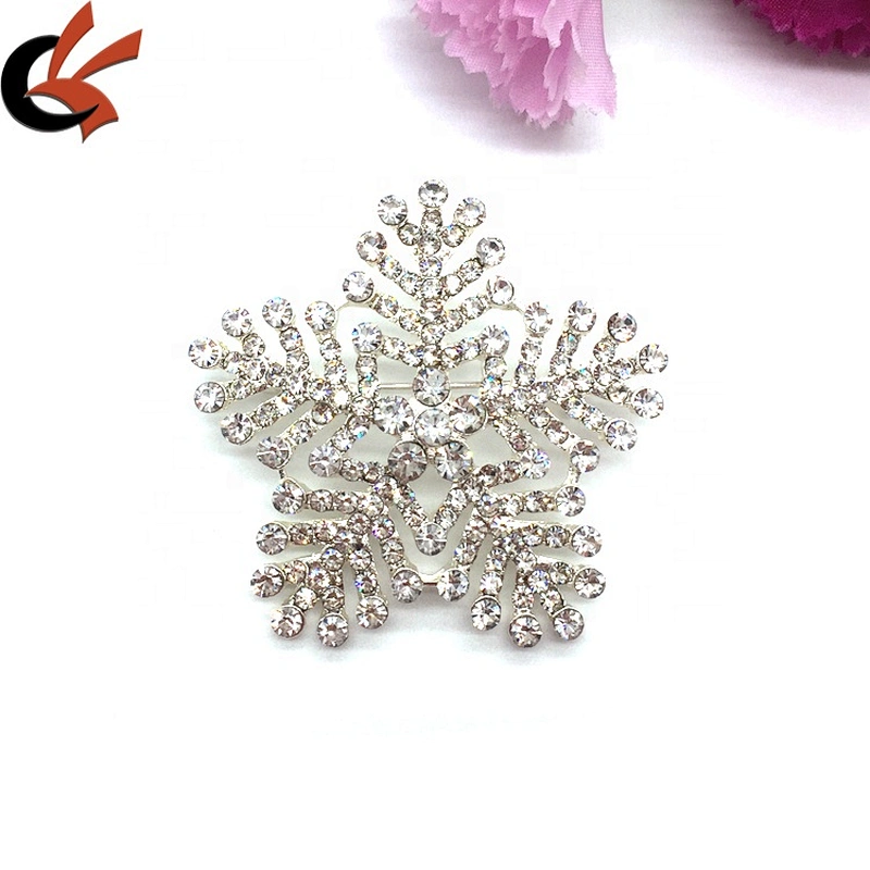 Custom alloy material designer charm rhinestone snowflake crystal brooch for Christmas wholesale
