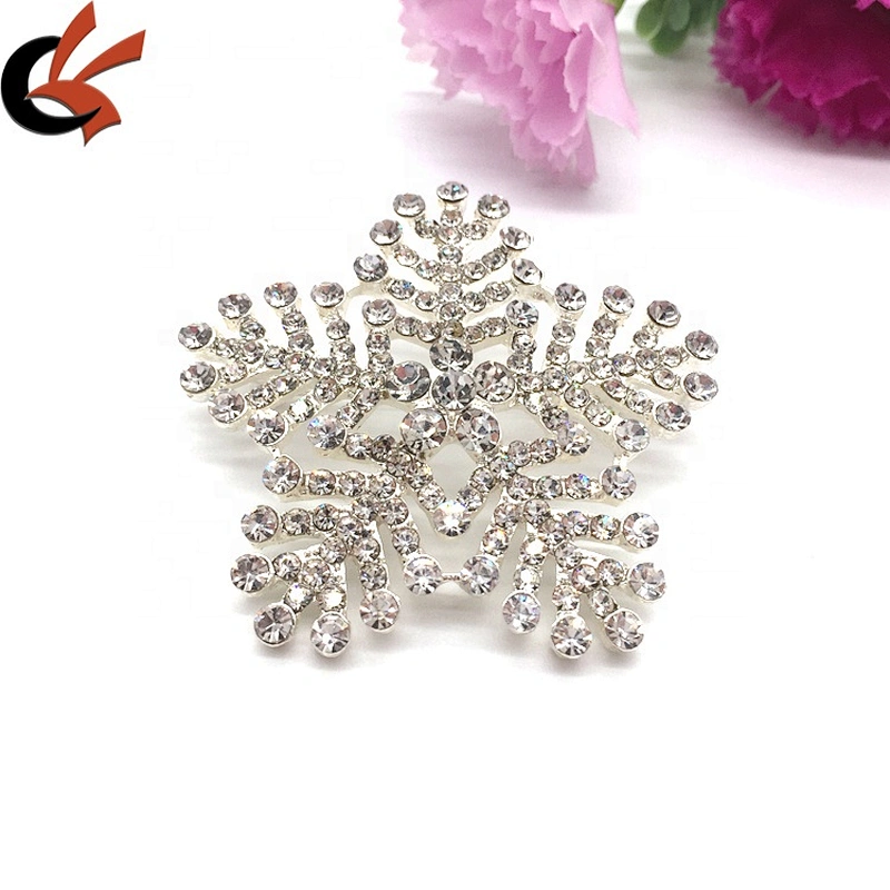 Custom alloy material designer charm rhinestone snowflake crystal brooch for Christmas wholesale