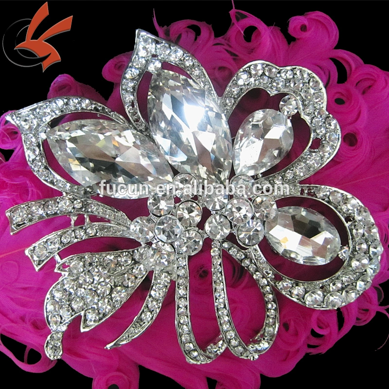 Elegant White Crystal Rhinestone Bouquet Flower Women Wedding Brooch Pin