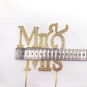 2020 new arrivals wedding decoration gold plating Mr&Mrs style crystal rhinestone cake topper for party