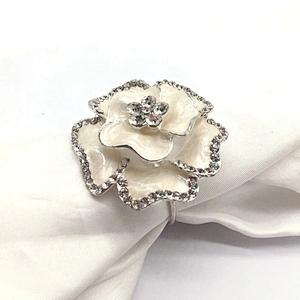 2021 new product table decorative French rose white colour enamels table crystal wedding napkin ring