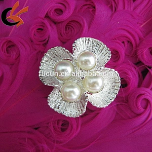Cute Small Silver Plated and Pearl Flower Wedding Brooch Pin