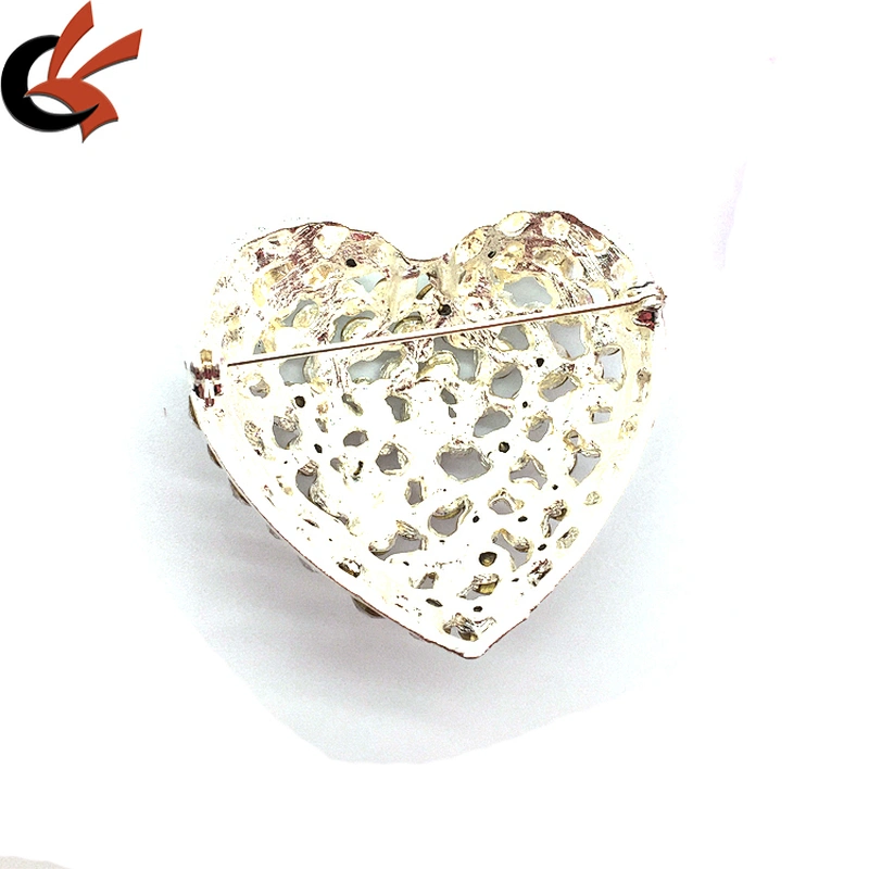 China manufacturer Wholesale Valentine Bridal Diamante Heart Shaped Crystal Brooch Pin