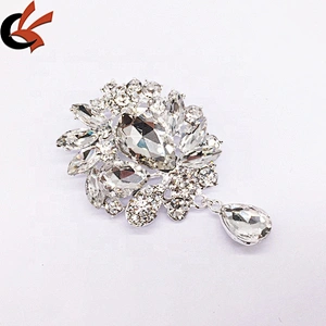 Latest Fashion China wholesale fancy glass rhinestone crystal brooch women pin