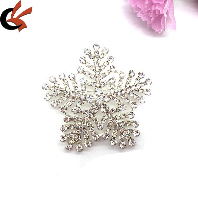 Custom alloy material designer charm rhinestone snowflake crystal brooch for Christmas wholesale