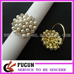 new arrival pearl rhinestone brooch napkin ring for table decoration