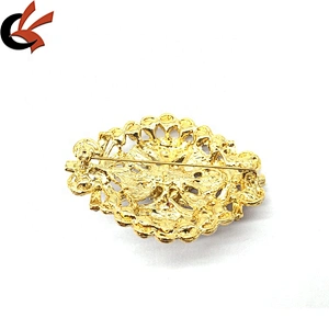 Making Beautiful Gold Flower Wedding Rhinestone Brooch For Wholesale