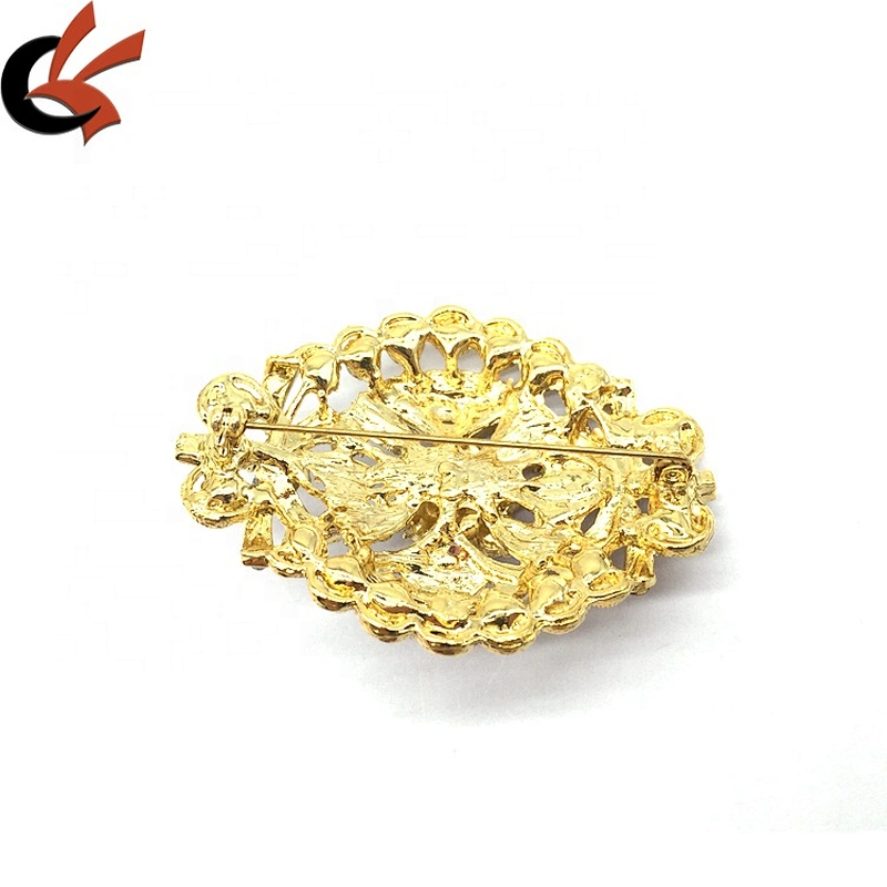 Making Beautiful Gold Flower Wedding Rhinestone Brooch For Wholesale
