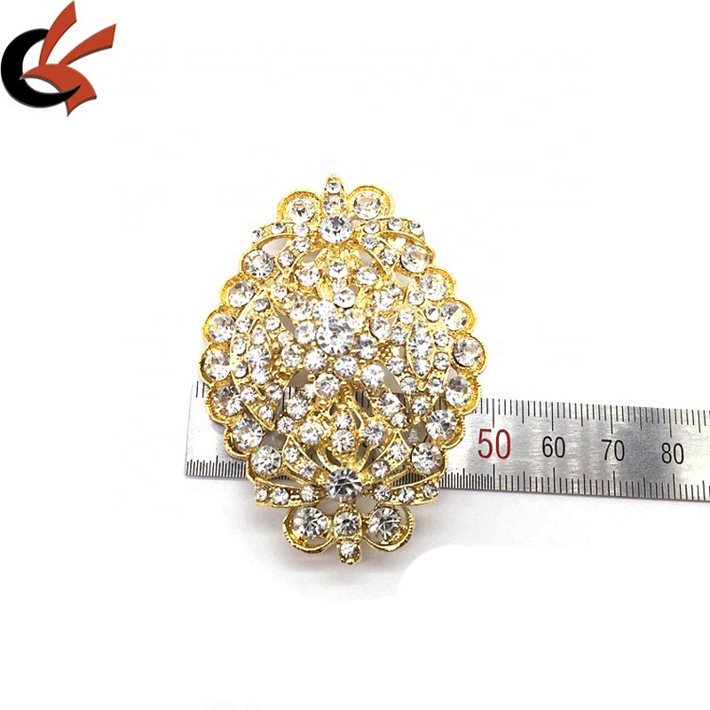 Making Beautiful Gold Flower Wedding Rhinestone Brooch For Wholesale