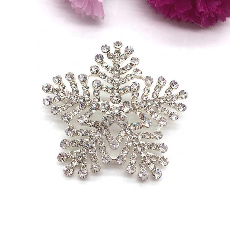 Custom alloy material designer charm rhinestone snowflake crystal brooch for Christmas wholesale