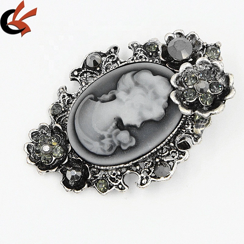 Stocked wholesale European and American retro cameo queen embossed brooch pin for collar decoration