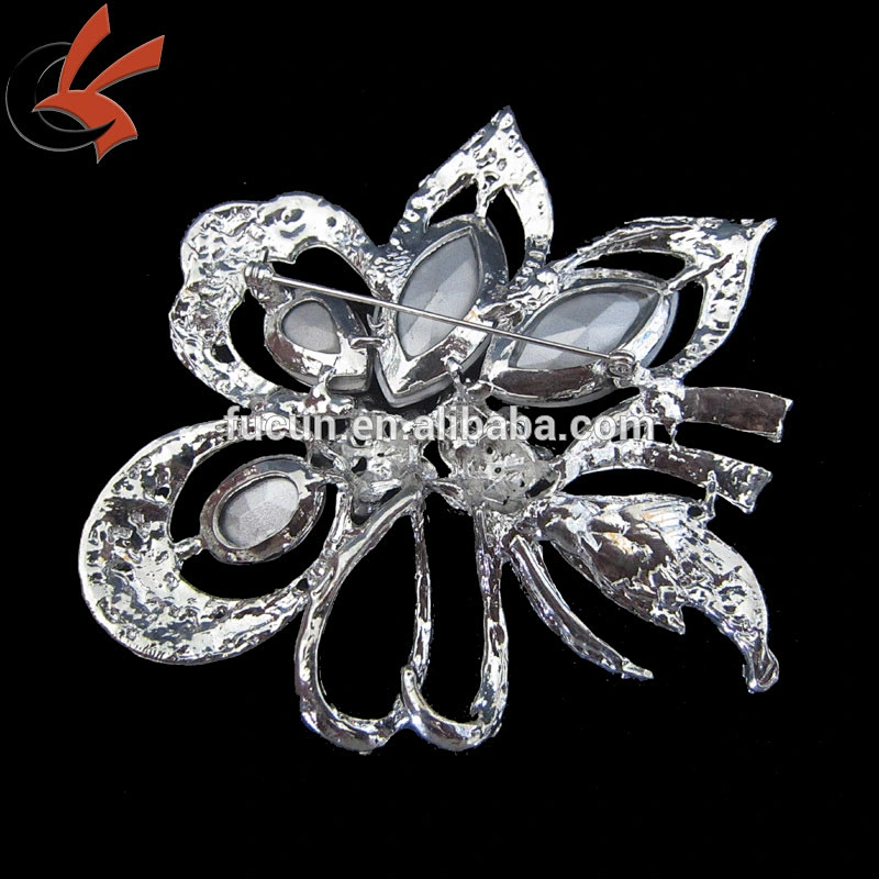 Elegant White Crystal Rhinestone Bouquet Flower Women Wedding Brooch Pin