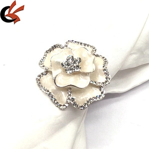 2021 new product table decorative French rose white colour enamels table crystal wedding napkin ring