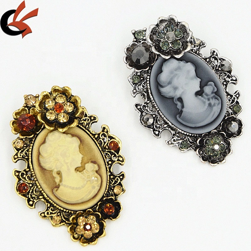 Stocked wholesale European and American retro cameo queen embossed brooch pin for collar decoration