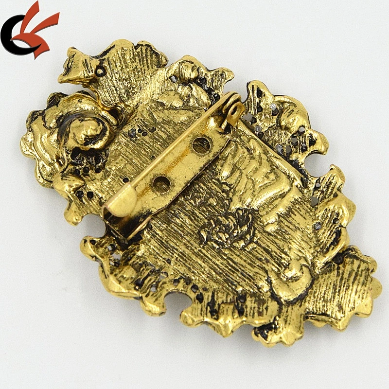 Stocked wholesale European and American retro cameo queen embossed brooch pin for collar decoration