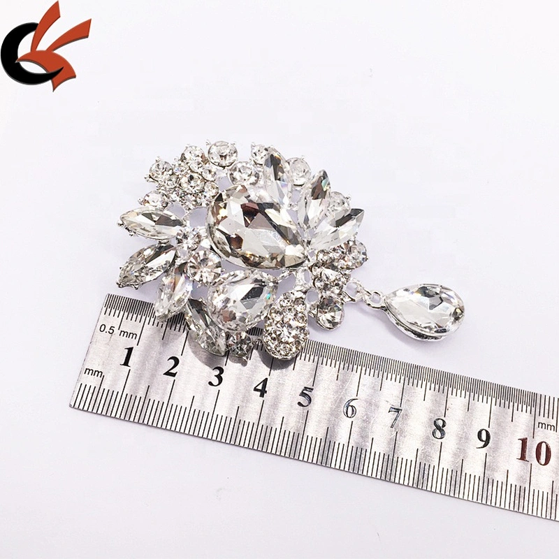 Latest Fashion China wholesale fancy glass rhinestone crystal brooch women pin